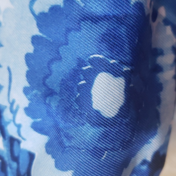 Estee Lauder Floral Blue Cosmetic Bag. - Picture 8 of 12